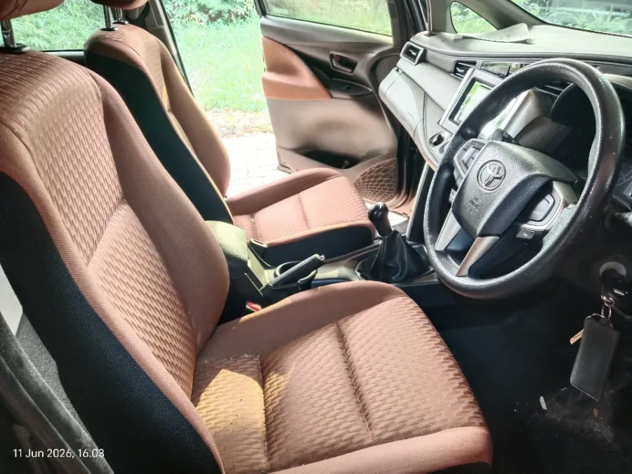 Foto Mobil Bekas Kabin Depan Toyota Kijang Innova 2.0 G tahun 2018