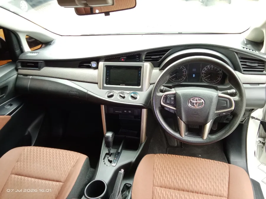 Foto Mobil Bekas Dashboard Toyota Kijang Innova 2.0 G tahun 2019