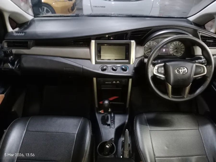 Foto Mobil Bekas Dashboard Toyota Kijang Innova 2.0 G tahun 2019