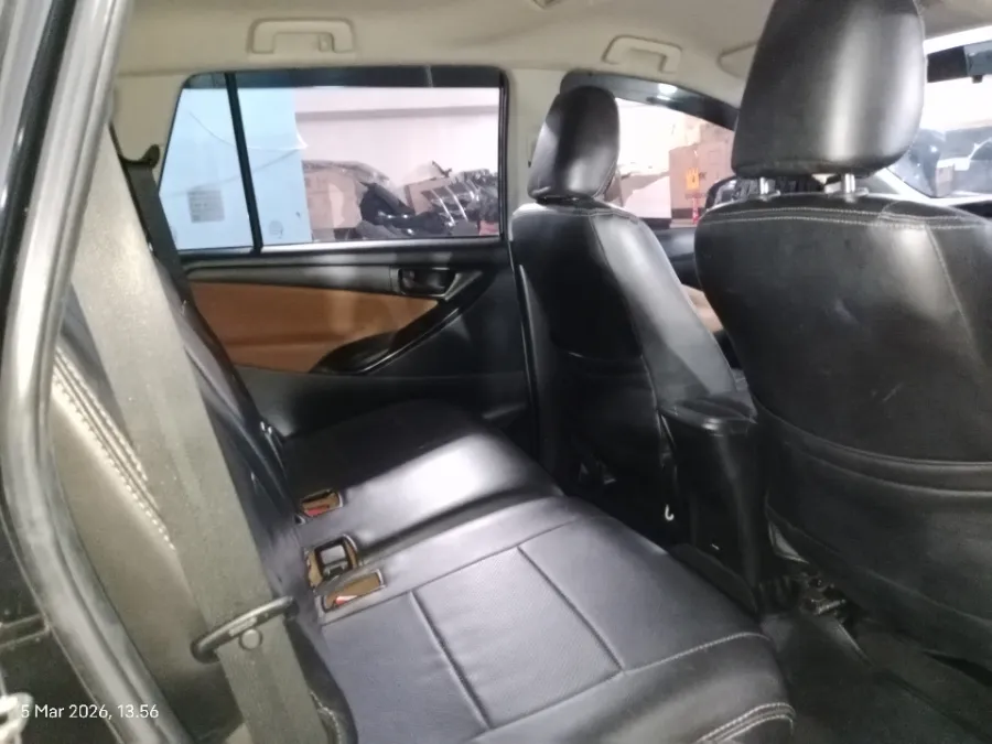Foto Mobil Bekas Kabin Belakang Toyota Kijang Innova 2.0 G tahun 2019
