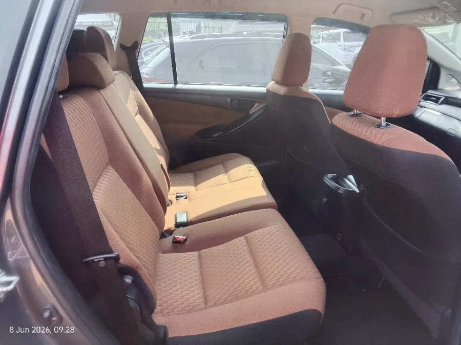 Foto Mobil Bekas Kabin Belakang Toyota Kijang Innova 2.0 G tahun 2019