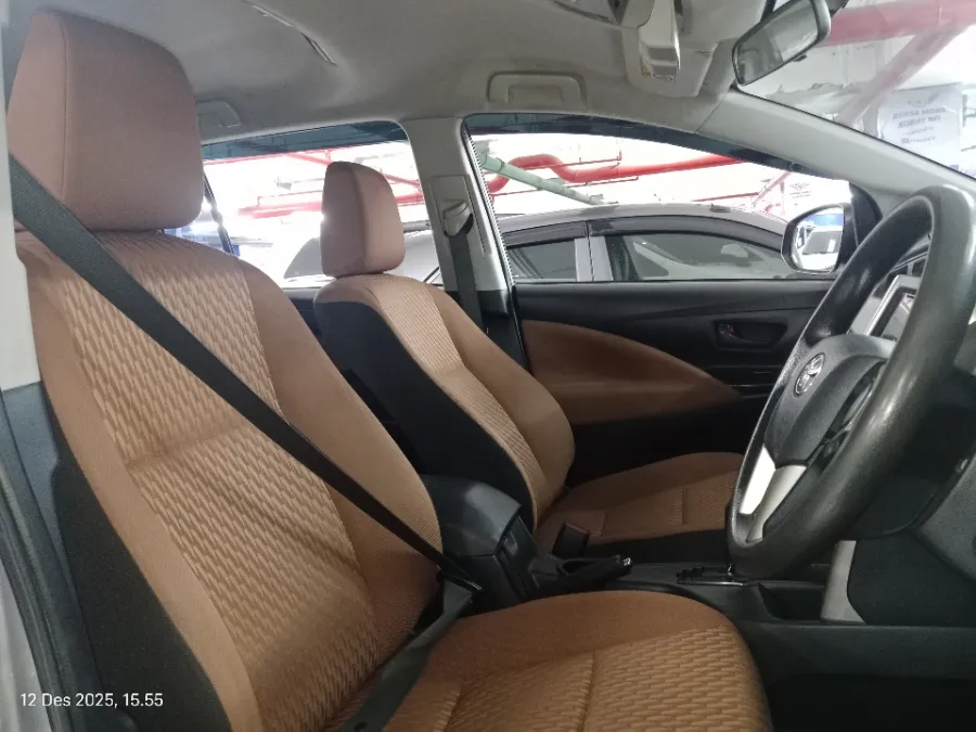 Foto Mobil Bekas Kabin Depan Toyota Kijang Innova 2.0 G tahun 2019