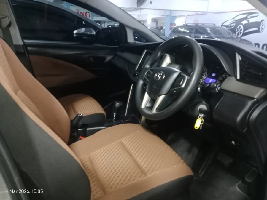 Foto Mobil Bekas Kabin Depan Toyota Kijang Innova 2.0 G tahun 2019