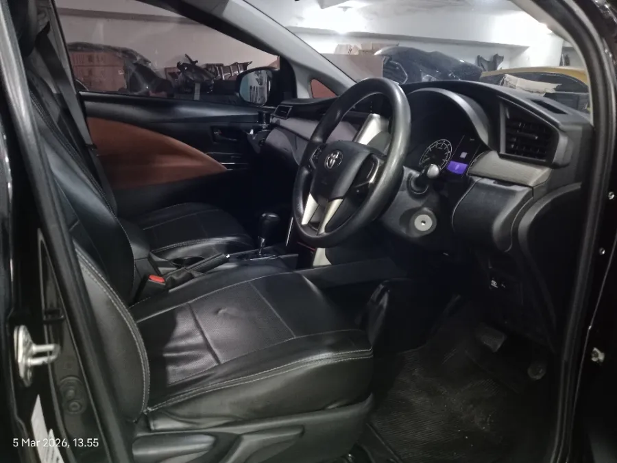 Foto Mobil Bekas Kabin Depan Toyota Kijang Innova 2.0 G tahun 2019
