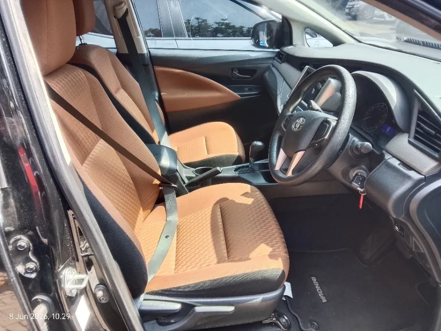Foto Mobil Bekas Kabin Depan Toyota Kijang Innova 2.0 G tahun 2019