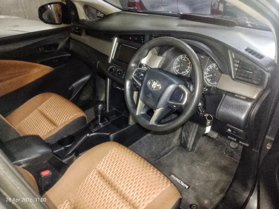 Foto Mobil Bekas Kabin Depan Toyota Kijang Innova 2.0 G tahun 2020