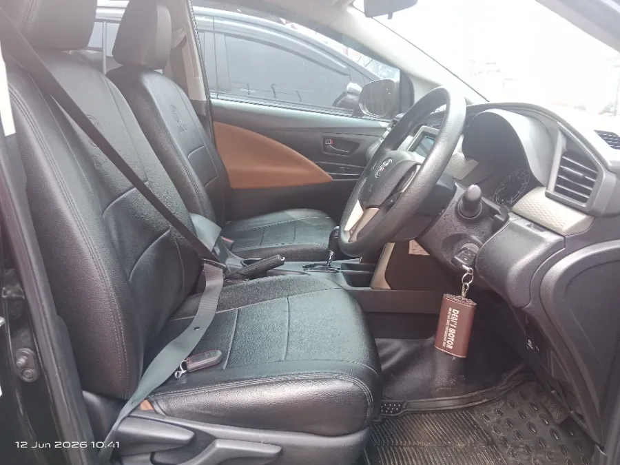 Foto Mobil Bekas Kabin Depan Toyota Kijang Innova 2.0 G tahun 2020