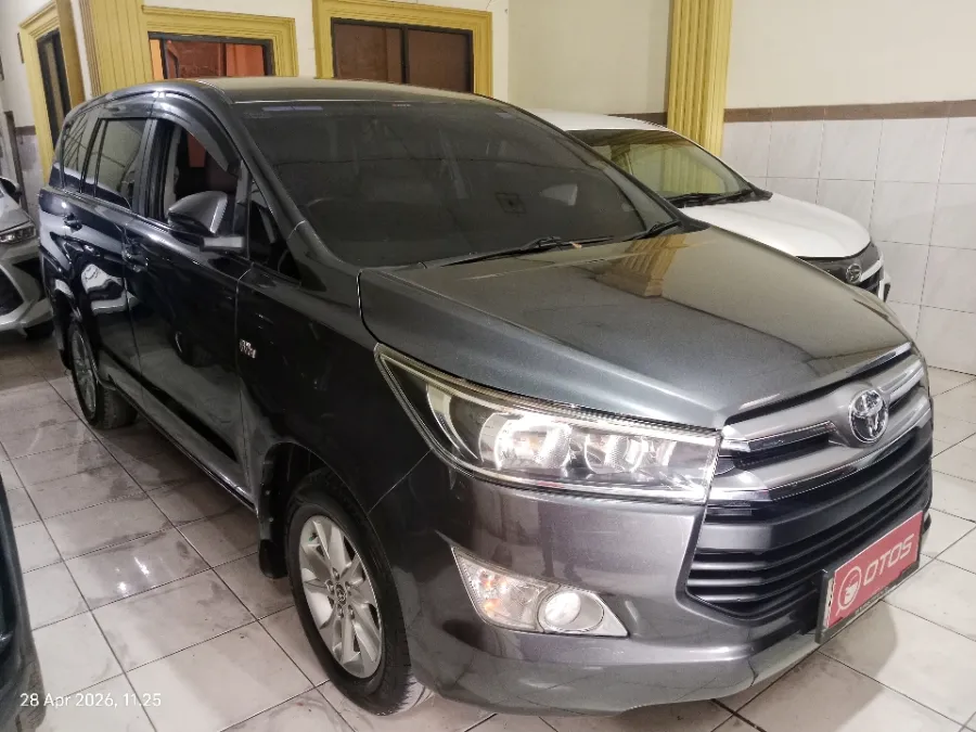 Foto Mobil Bekas Kanan Depan Toyota Kijang Innova 2.0 G tahun 2020