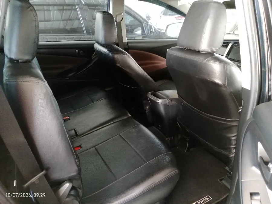 Foto Mobil Bekas Kabin Belakang Toyota Kijang Innova 2.0 G tahun 2021