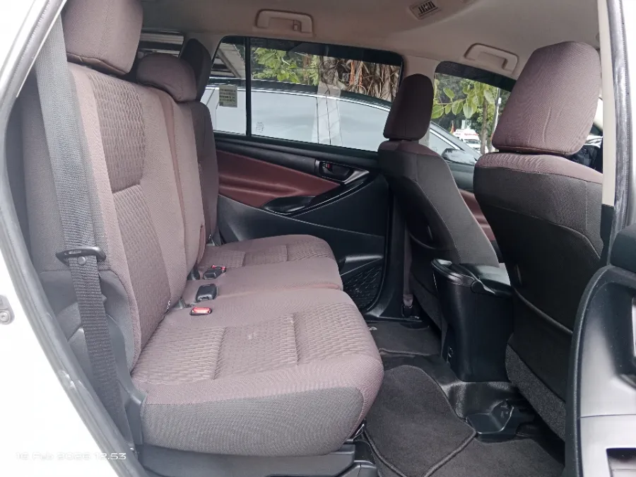 Foto Mobil Bekas Kabin Belakang Toyota Kijang Innova 2.0 G tahun 2021