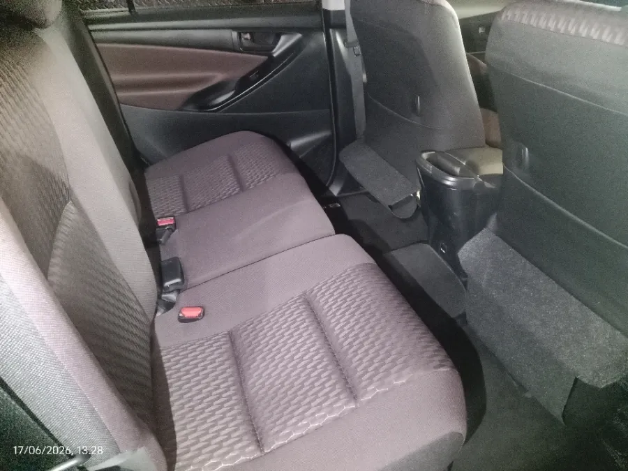 Foto Mobil Bekas Kabin Belakang Toyota Kijang Innova 2.0 G tahun 2021