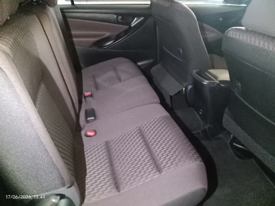 Foto Mobil Bekas Kabin Belakang Toyota Kijang Innova 2.0 G tahun 2021