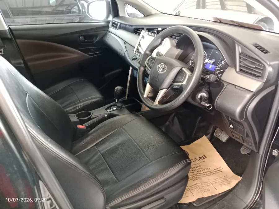 Foto Mobil Bekas Kabin Depan Toyota Kijang Innova 2.0 G tahun 2021