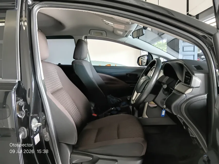 Foto Mobil Bekas Kabin Depan Toyota Kijang Innova 2.0 G tahun 2021