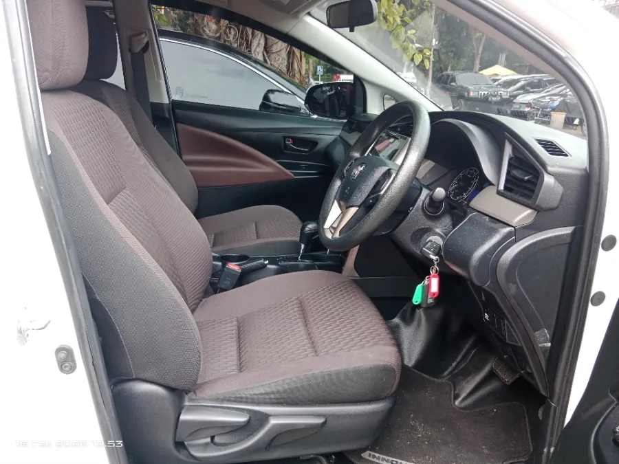 Foto Mobil Bekas Kabin Depan Toyota Kijang Innova 2.0 G tahun 2021