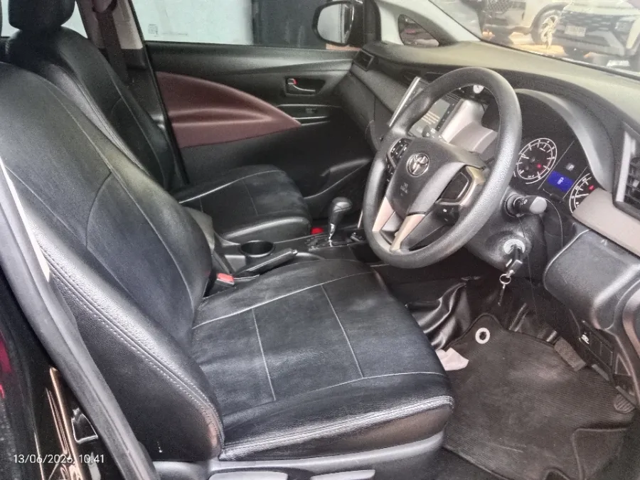 Foto Mobil Bekas Kabin Depan Toyota Kijang Innova 2.0 G tahun 2021
