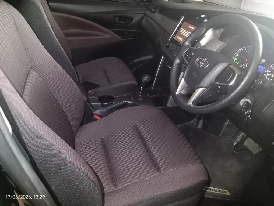 Foto Mobil Bekas Kabin Depan Toyota Kijang Innova 2.0 G tahun 2021