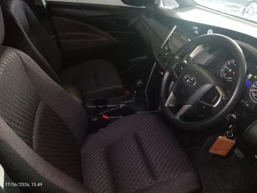 Foto Mobil Bekas Kabin Depan Toyota Kijang Innova 2.0 G tahun 2021
