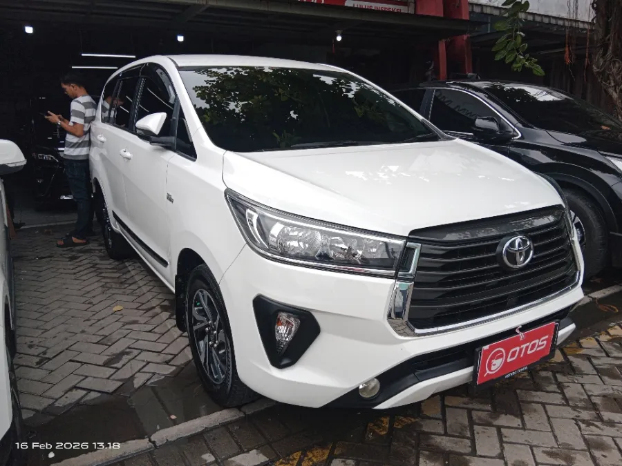 Foto Mobil Bekas Kanan Depan Toyota Kijang Innova 2.0 G tahun 2021