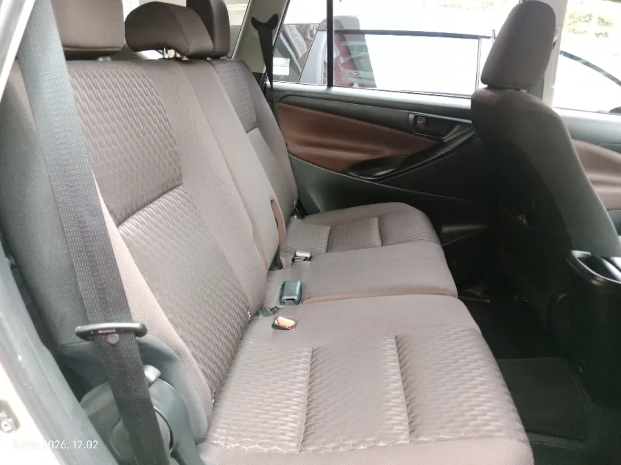 Foto Mobil Bekas Kabin Belakang Toyota Kijang Innova 2.0 G tahun 2022