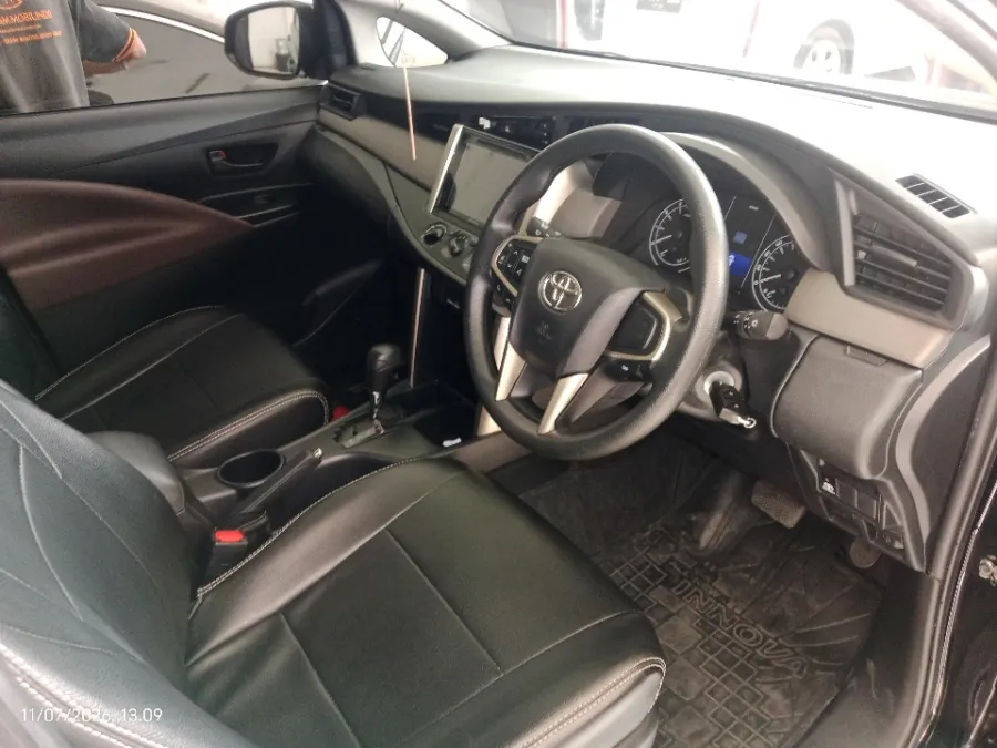 Foto Mobil Bekas Kabin Depan Toyota Kijang Innova 2.0 G tahun 2022