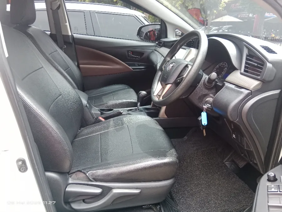 Foto Mobil Bekas Kabin Depan Toyota Kijang Innova 2.0 G tahun 2022