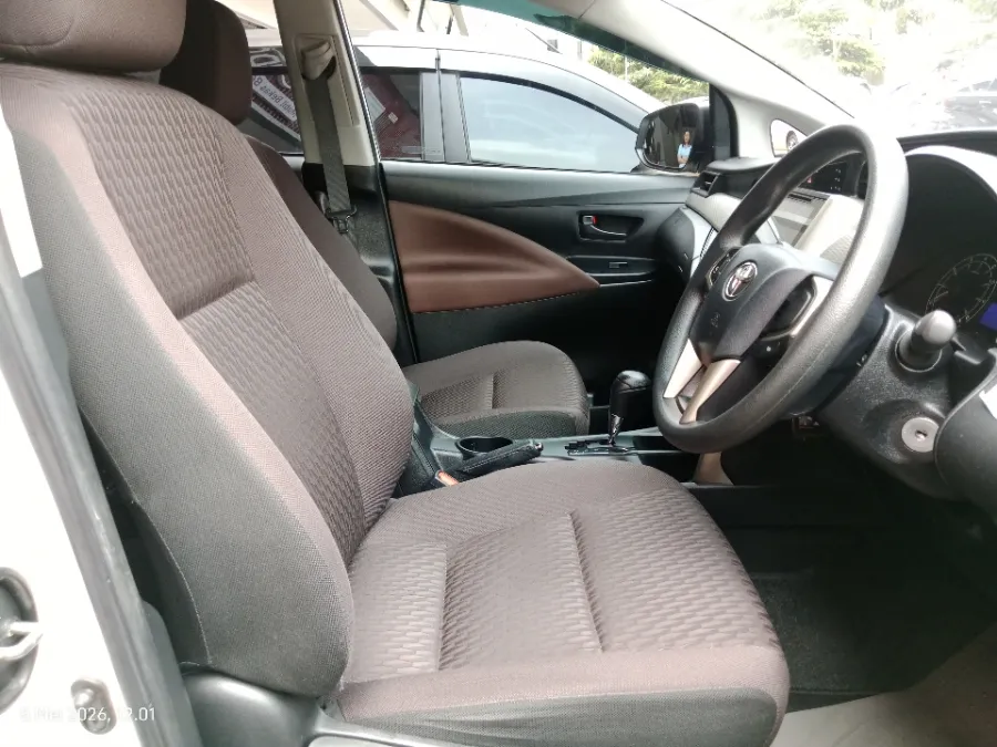Foto Mobil Bekas Kabin Depan Toyota Kijang Innova 2.0 G tahun 2022
