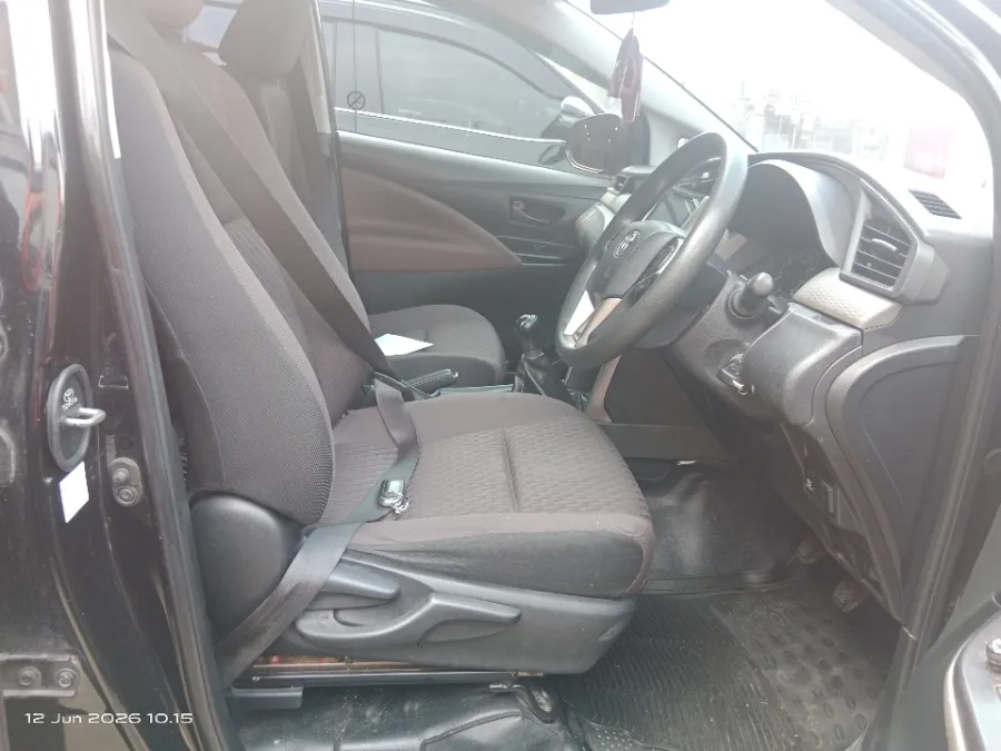Foto Mobil Bekas Kabin Depan Toyota Kijang Innova 2.0 G tahun 2022