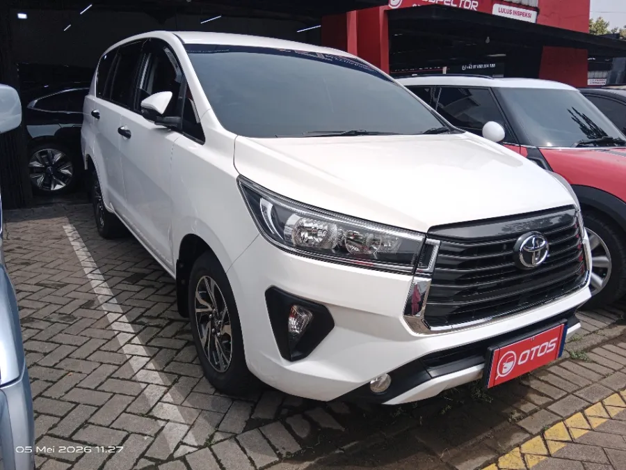 Foto Mobil Bekas Kanan Depan Toyota Kijang Innova 2.0 G tahun 2022