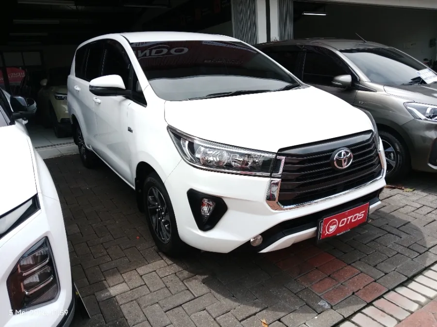 Foto Mobil Bekas Kanan Depan Toyota Kijang Innova 2.0 G tahun 2022