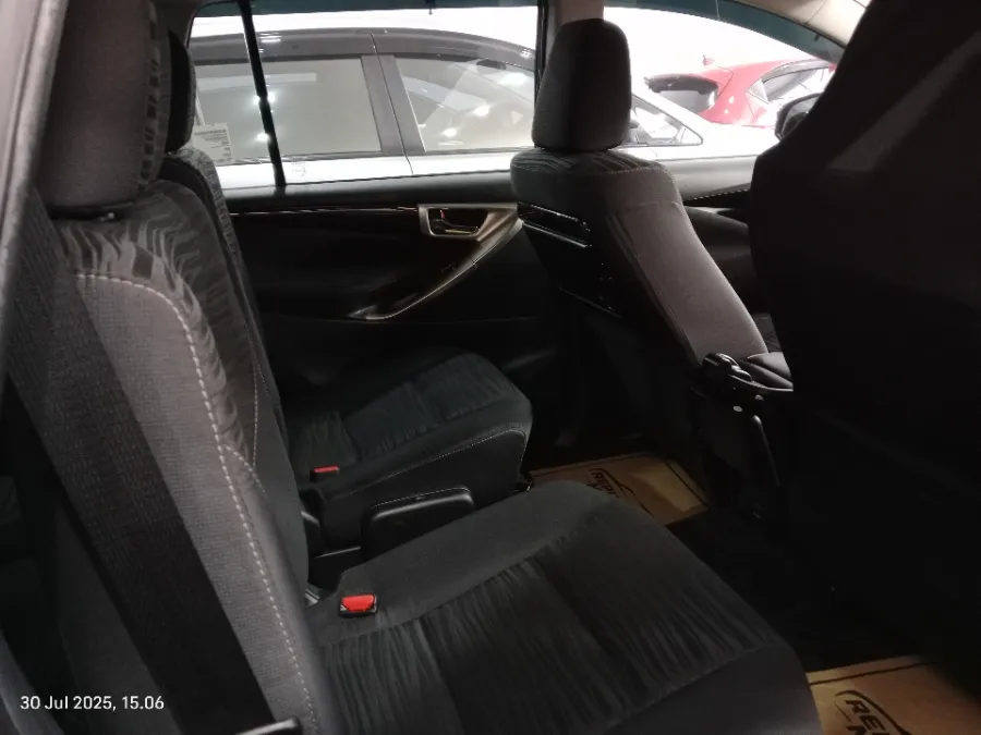 Foto Mobil Bekas Kabin Belakang Toyota Kijang Innova 2.0 Q tahun 2018