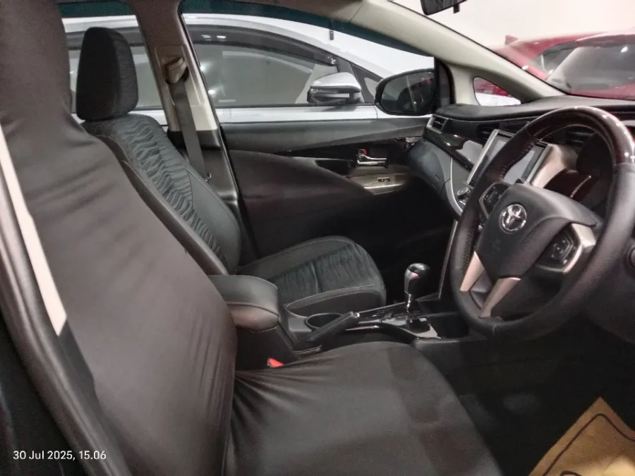 Foto Mobil Bekas Kabin Depan Toyota Kijang Innova 2.0 Q tahun 2018