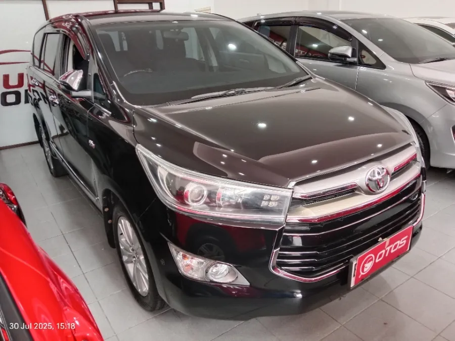 Foto Mobil Bekas Kanan Depan Toyota Kijang Innova 2.0 Q tahun 2018
