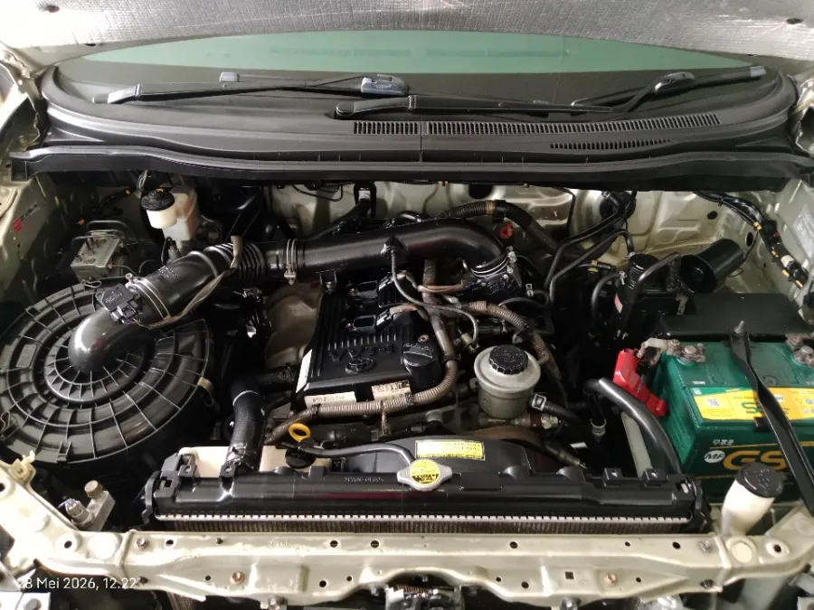 Foto Mobil Bekas Mesin Toyota Kijang Innova 2.0 V tahun 2012