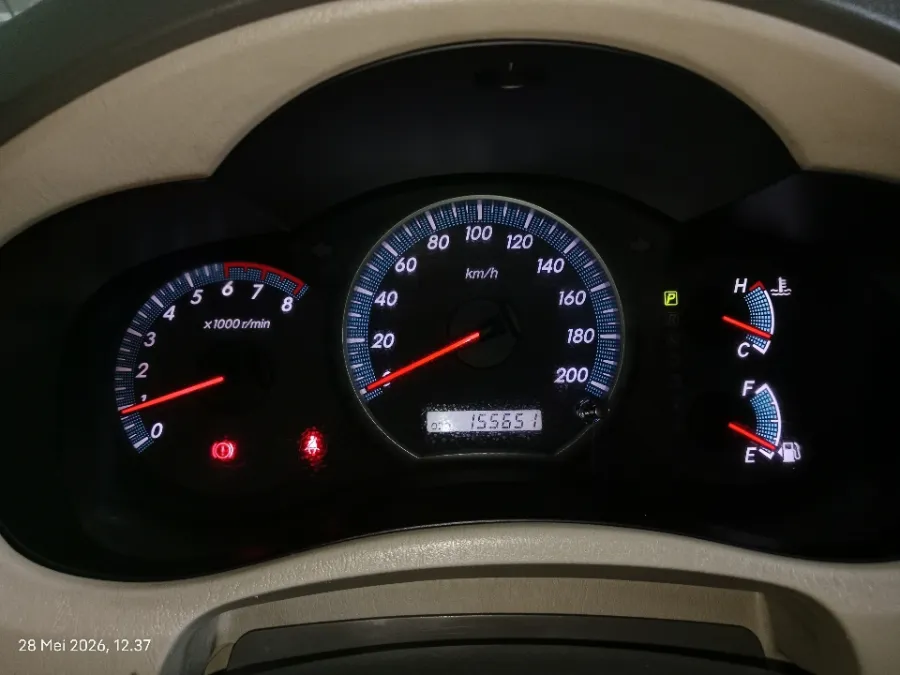 Foto Mobil Bekas Odometer Toyota Kijang Innova 2.0 V tahun 2012