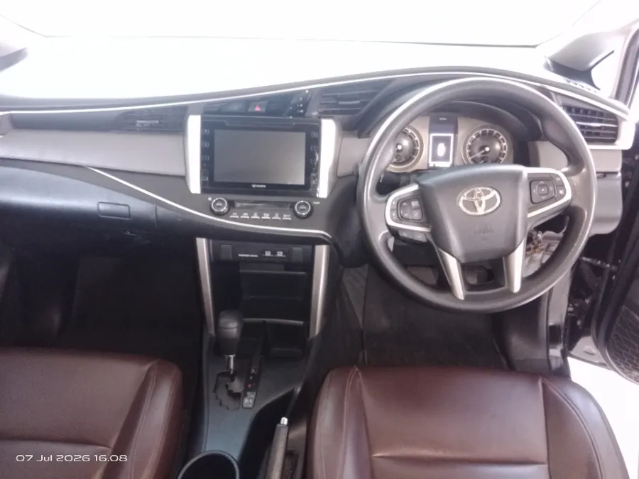 Foto Mobil Bekas Dashboard Toyota Kijang Innova 2.0 V tahun 2016