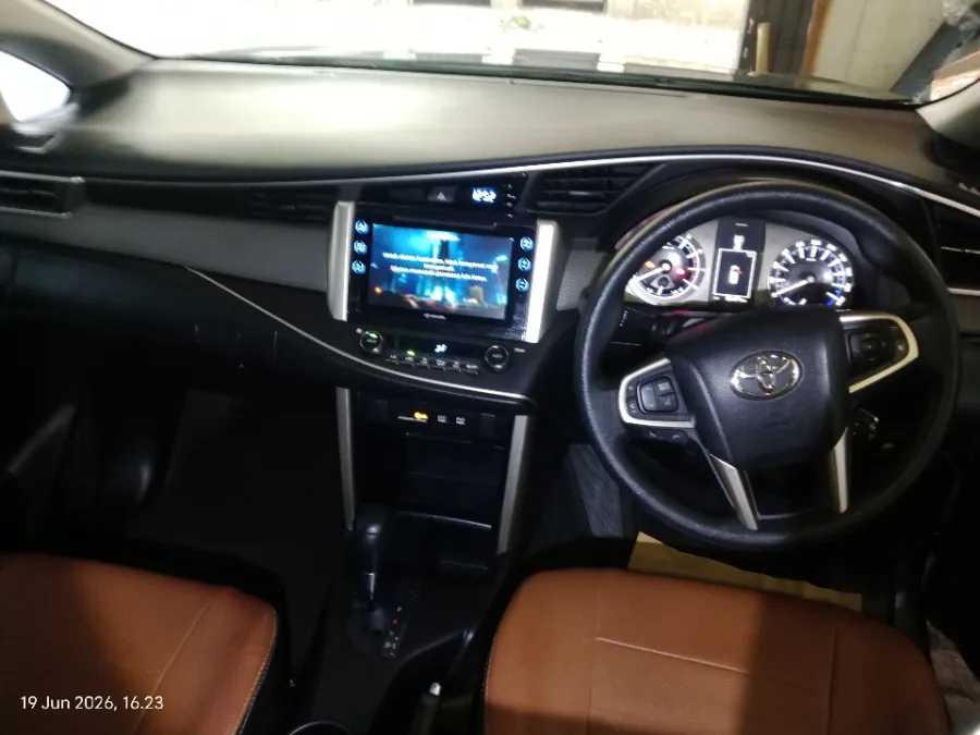 Foto Mobil Bekas Dashboard Toyota Kijang Innova 2.0 V tahun 2016