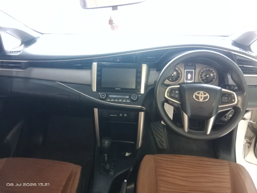 Foto Mobil Bekas Dashboard Toyota Kijang Innova 2.0 V tahun 2016