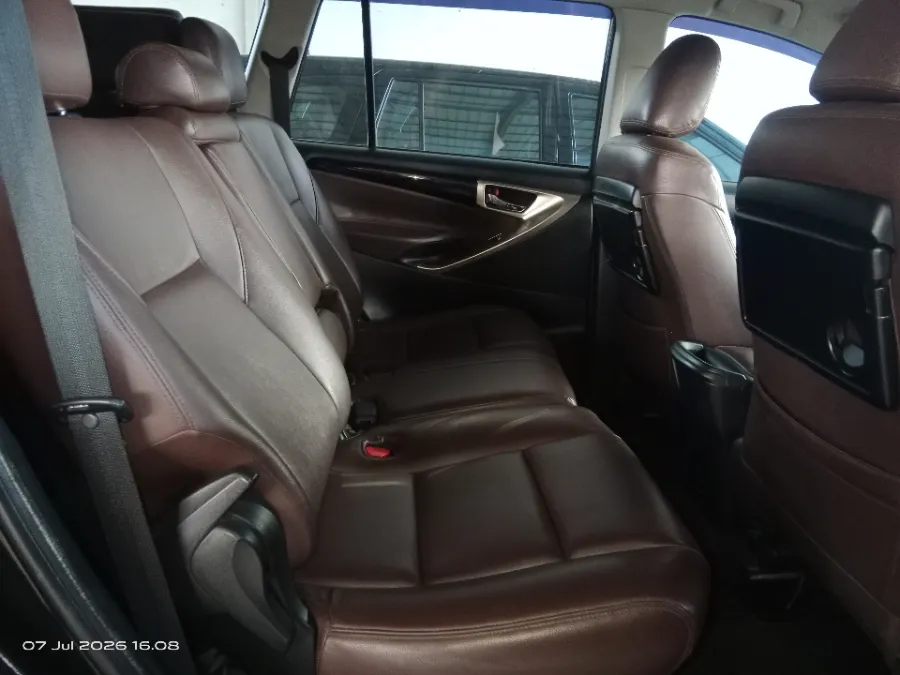 Foto Mobil Bekas Kabin Belakang Toyota Kijang Innova 2.0 V tahun 2016