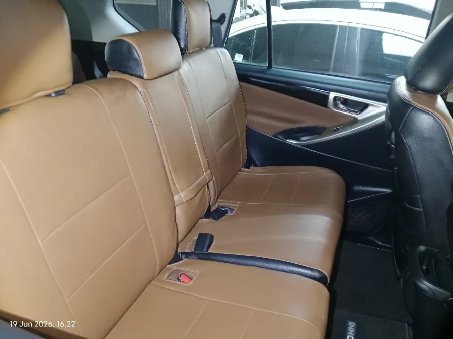 Foto Mobil Bekas Kabin Belakang Toyota Kijang Innova 2.0 V tahun 2016