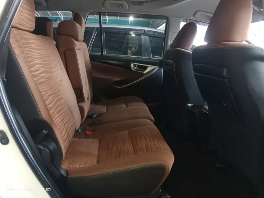 Foto Mobil Bekas Kabin Belakang Toyota Kijang Innova 2.0 V tahun 2016