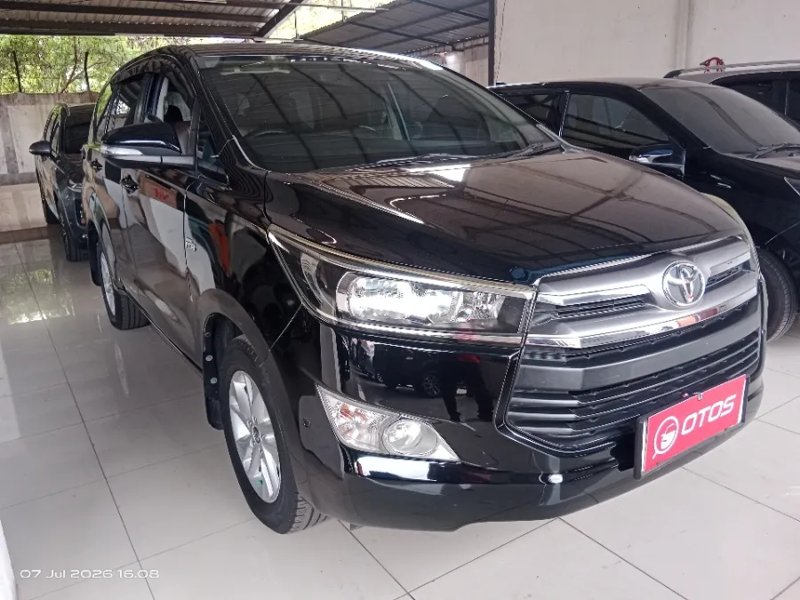 Foto Mobil Bekas Kanan Depan Toyota Kijang Innova 2.0 V tahun 2016