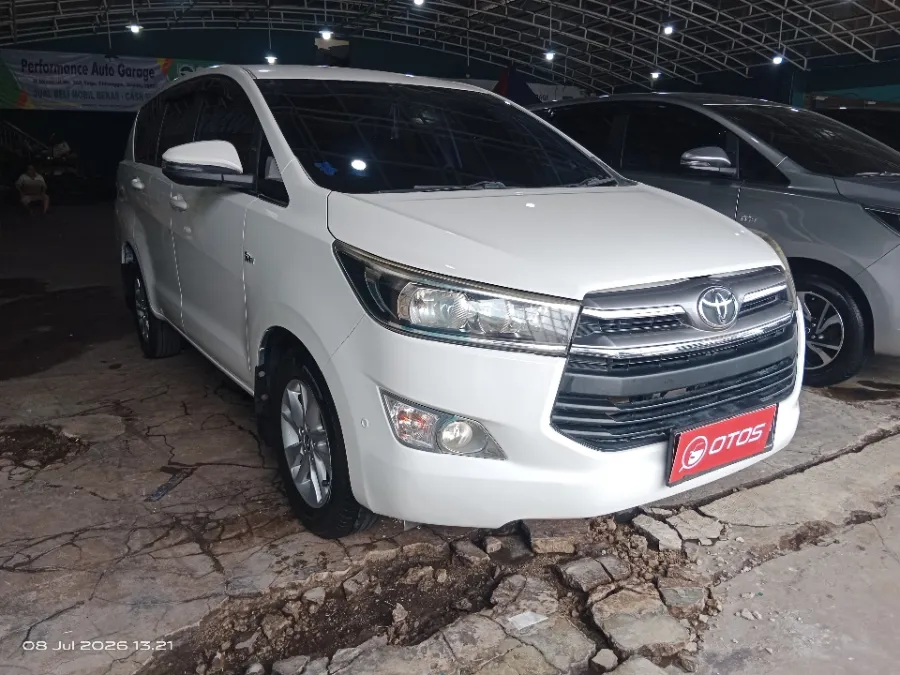 Foto Mobil Bekas Kanan Depan Toyota Kijang Innova 2.0 V tahun 2016