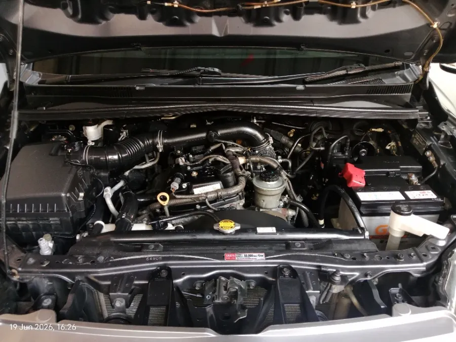 Foto Mobil Bekas Mesin Toyota Kijang Innova 2.0 V tahun 2016