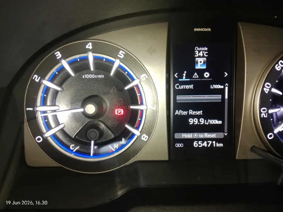 Foto Mobil Bekas Odometer Toyota Kijang Innova 2.0 V tahun 2016