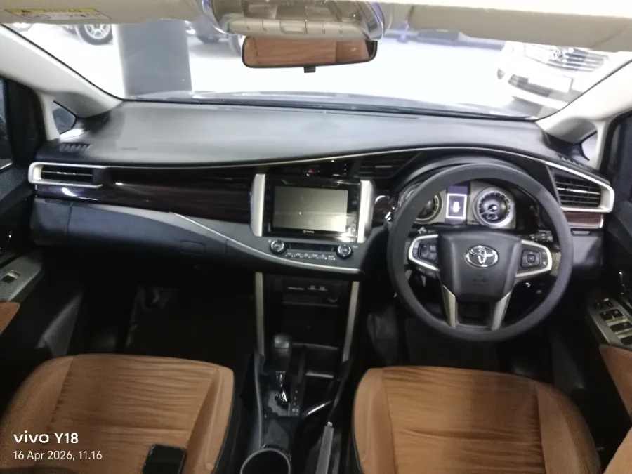 Foto Mobil Bekas Dashboard Toyota Kijang Innova 2.0 V tahun 2017