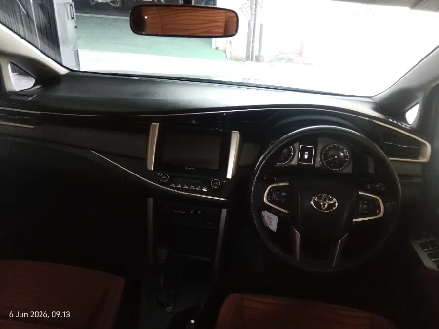 Foto Mobil Bekas Dashboard Toyota Kijang Innova 2.0 V tahun 2017