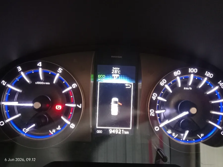 Foto Mobil Bekas Odometer Toyota Kijang Innova 2.0 V tahun 2017