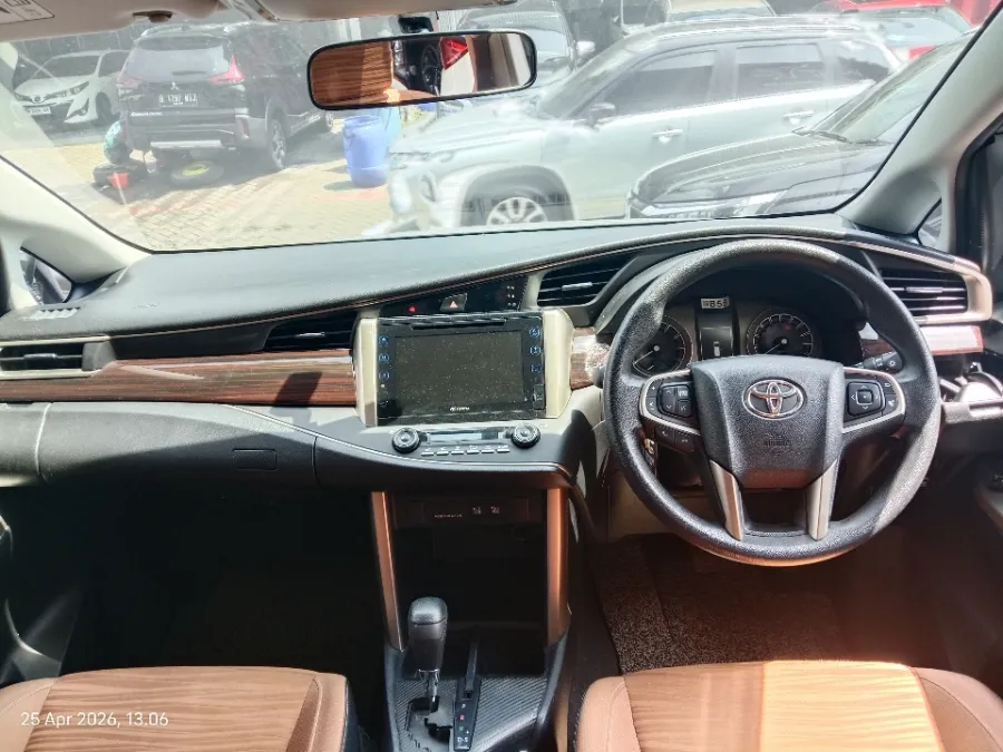 Foto Mobil Bekas Dashboard Toyota Kijang Innova 2.0 V tahun 2018