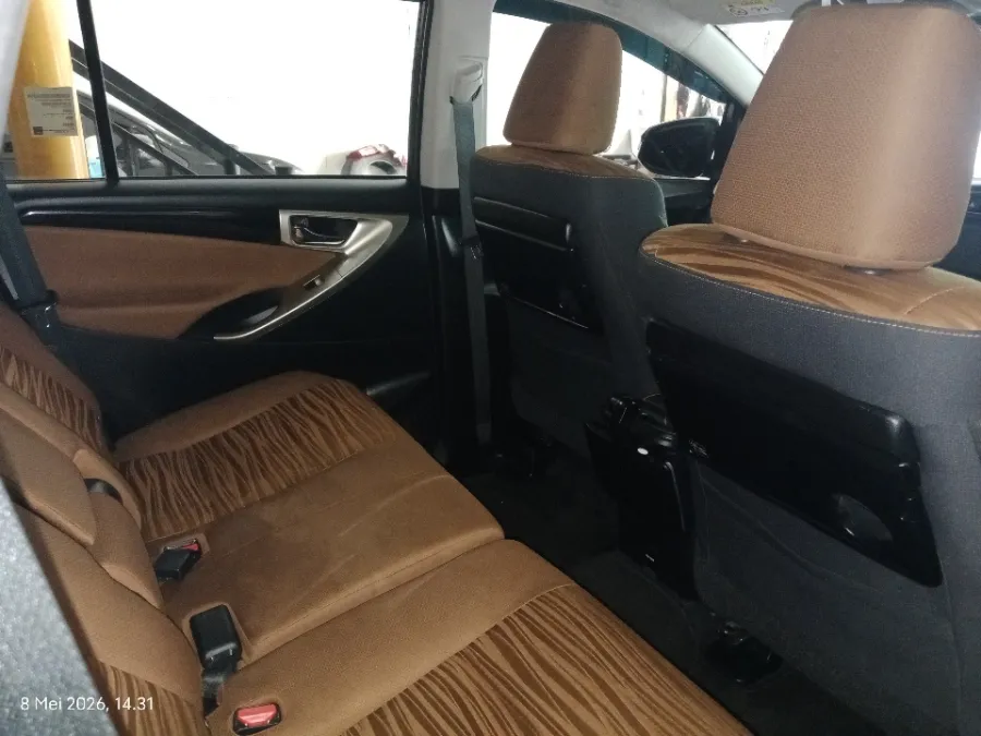 Foto Mobil Bekas Kabin Belakang Toyota Kijang Innova 2.0 V tahun 2018